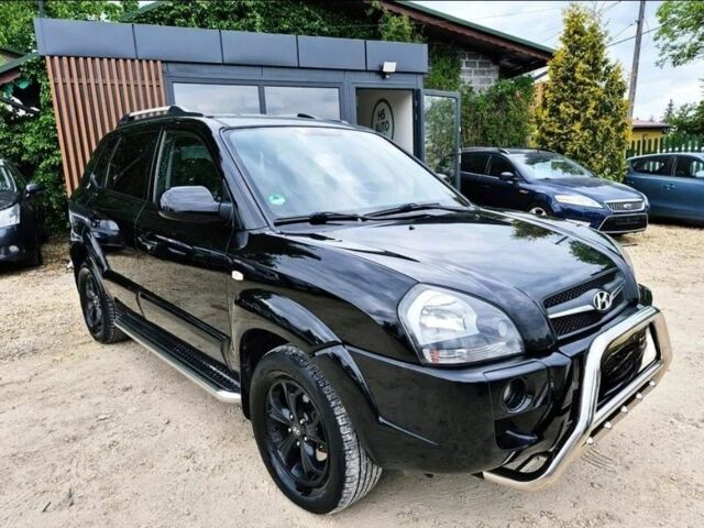 Черный Хендай Туксон, объемом двигателя 0 л и пробегом 240 тыс. км за 2700 $, фото 1 на Automoto.ua