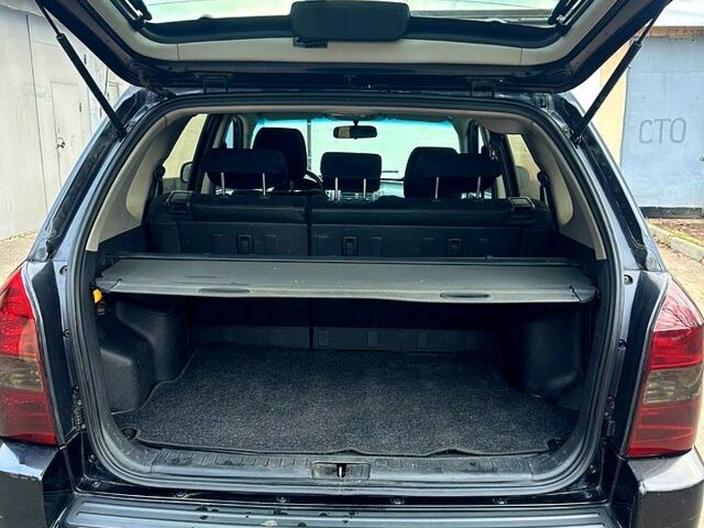 Черный Хендай Туксон, объемом двигателя 2 л и пробегом 215 тыс. км за 6700 $, фото 3 на Automoto.ua