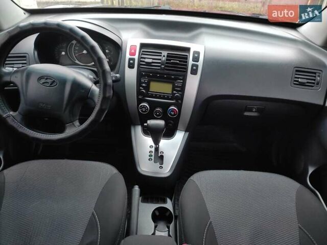 Черный Хендай Туксон, объемом двигателя 2 л и пробегом 237 тыс. км за 7500 $, фото 15 на Automoto.ua