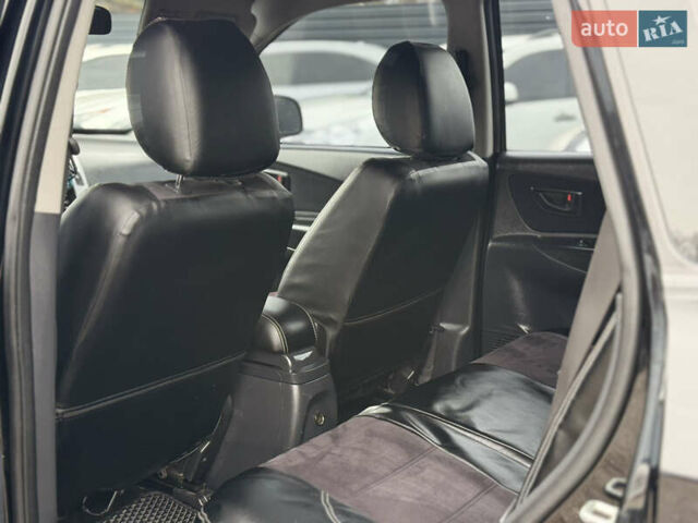 Черный Хендай Туксон, объемом двигателя 2 л и пробегом 252 тыс. км за 7200 $, фото 13 на Automoto.ua