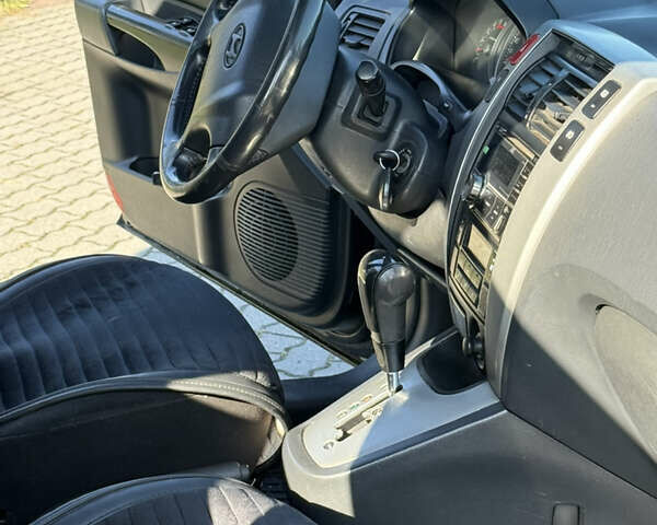 Хендай Туксон 2008 в Радехове на Automoto.ua Черный Хендай Туксон, объемом двигателя 1.98 л и пробегом 370 тыс. км за 7350 $, фото 88 на Automoto.ua