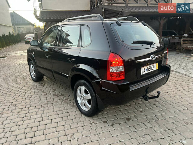 Черный Хендай Туксон, объемом двигателя 2 л и пробегом 276 тыс. км за 7450 $, фото 14 на Automoto.ua
