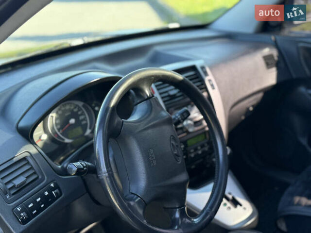 Хендай Туксон 2008 в Радехове на Automoto.ua Черный Хендай Туксон, объемом двигателя 1.98 л и пробегом 370 тыс. км за 7350 $, фото 64 на Automoto.ua