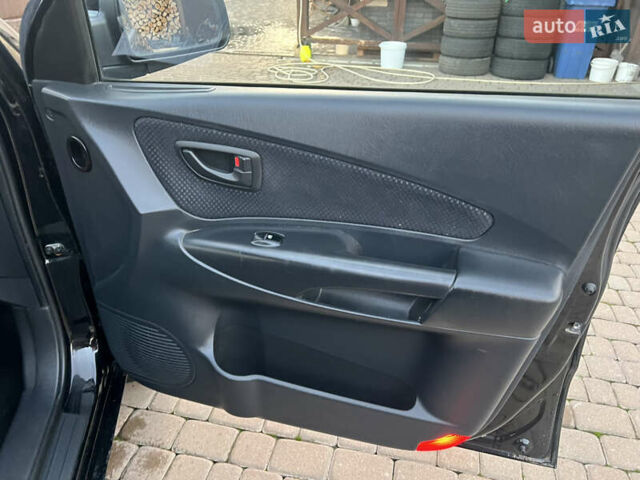 Черный Хендай Туксон, объемом двигателя 2 л и пробегом 276 тыс. км за 7450 $, фото 33 на Automoto.ua