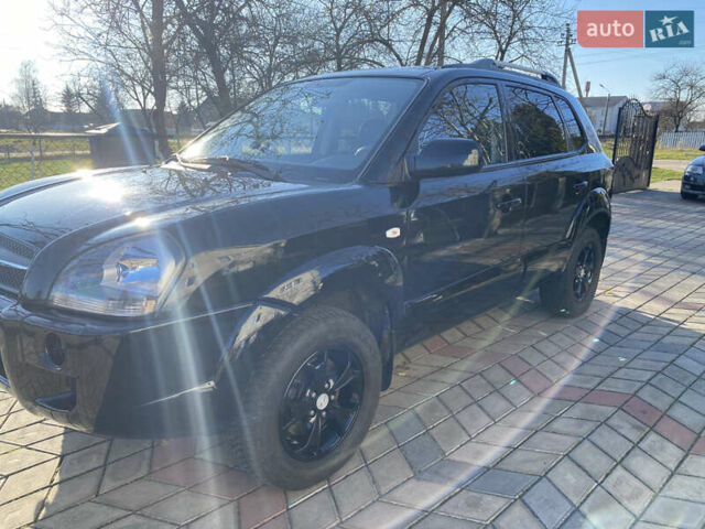 Черный Хендай Туксон, объемом двигателя 2 л и пробегом 149 тыс. км за 8250 $, фото 3 на Automoto.ua