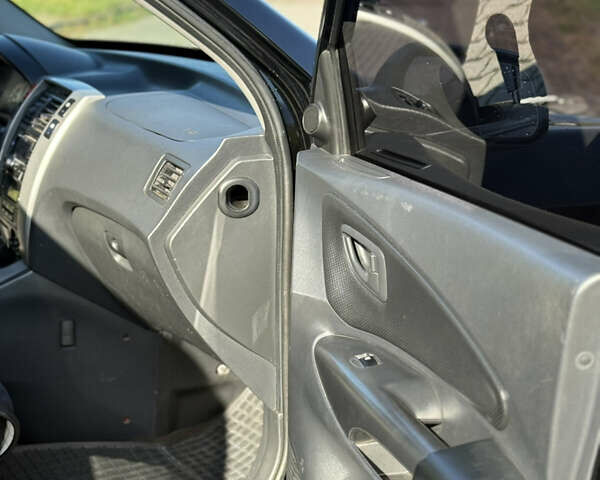 Хендай Туксон 2008 в Радехове на Automoto.ua Черный Хендай Туксон, объемом двигателя 1.98 л и пробегом 370 тыс. км за 7350 $, фото 90 на Automoto.ua