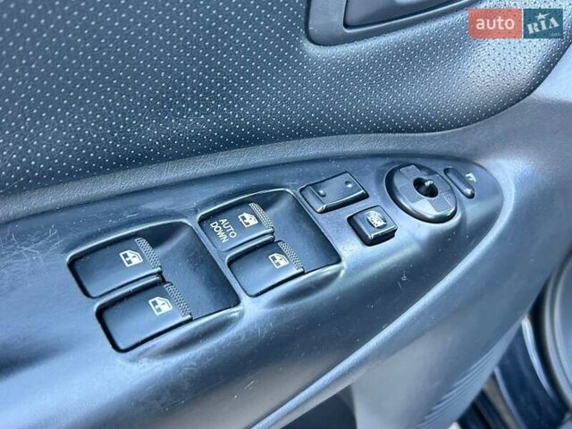 Черный Хендай Туксон, объемом двигателя 2 л и пробегом 230 тыс. км за 7500 $, фото 11 на Automoto.ua