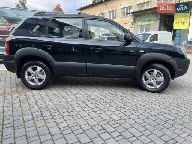 Черный Хендай Туксон, объемом двигателя 1.98 л и пробегом 177 тыс. км за 7600 $, фото 6 на Automoto.ua
