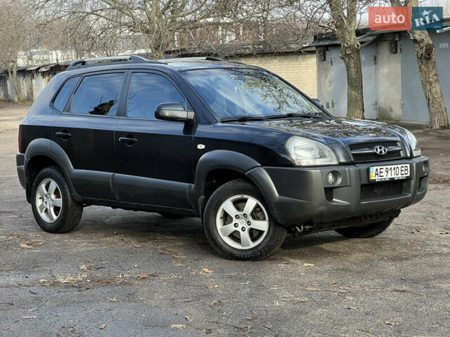 Чорний Хендай Туксон, об'ємом двигуна 2 л та пробігом 240 тис. км за 8500 $, фото 3 на Automoto.ua