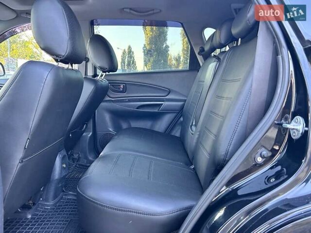 Черный Хендай Туксон, объемом двигателя 2 л и пробегом 230 тыс. км за 7500 $, фото 26 на Automoto.ua