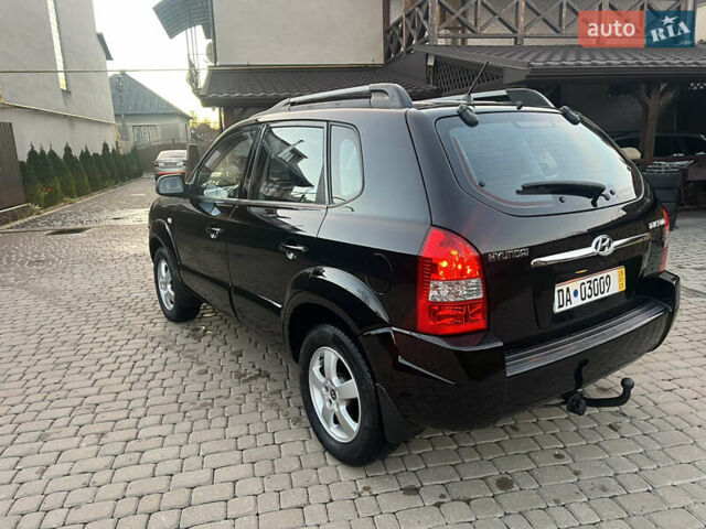Черный Хендай Туксон, объемом двигателя 2 л и пробегом 276 тыс. км за 7450 $, фото 13 на Automoto.ua