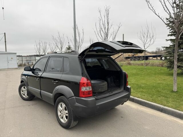 Чорний Хендай Туксон, об'ємом двигуна 2 л та пробігом 156 тис. км за 9200 $, фото 6 на Automoto.ua