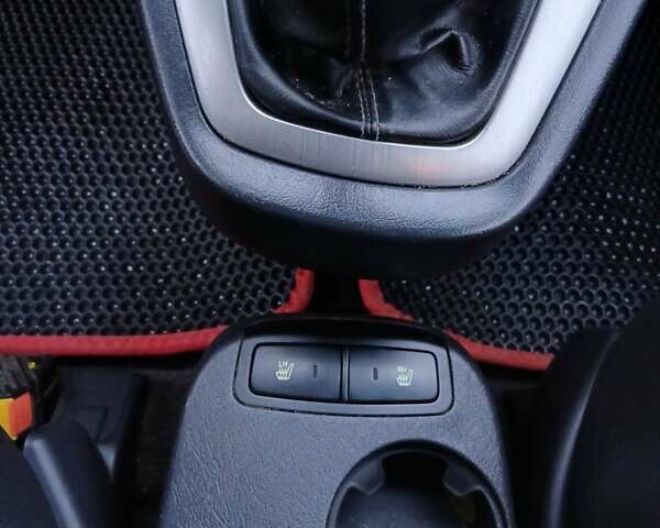 Черный Хендай Туксон, объемом двигателя 2 л и пробегом 230 тыс. км за 8000 $, фото 3 на Automoto.ua