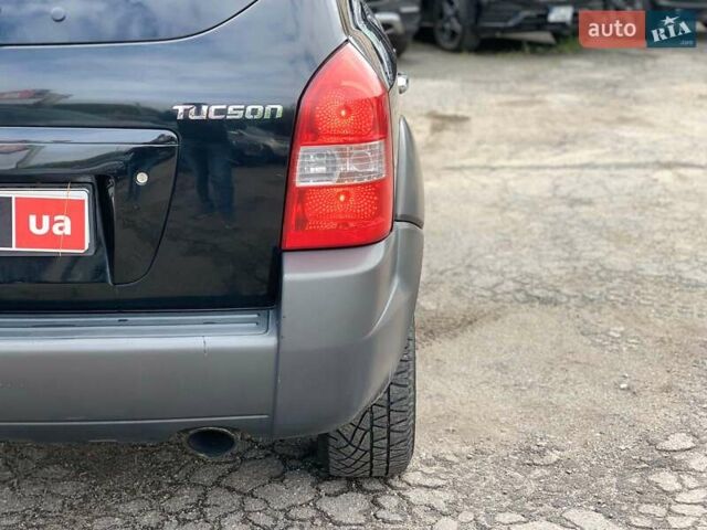 Черный Хендай Туксон, объемом двигателя 2 л и пробегом 117 тыс. км за 7990 $, фото 11 на Automoto.ua