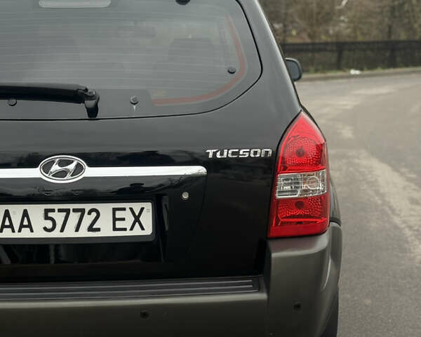 Чорний Хендай Туксон, об'ємом двигуна 2 л та пробігом 107 тис. км за 8500 $, фото 8 на Automoto.ua