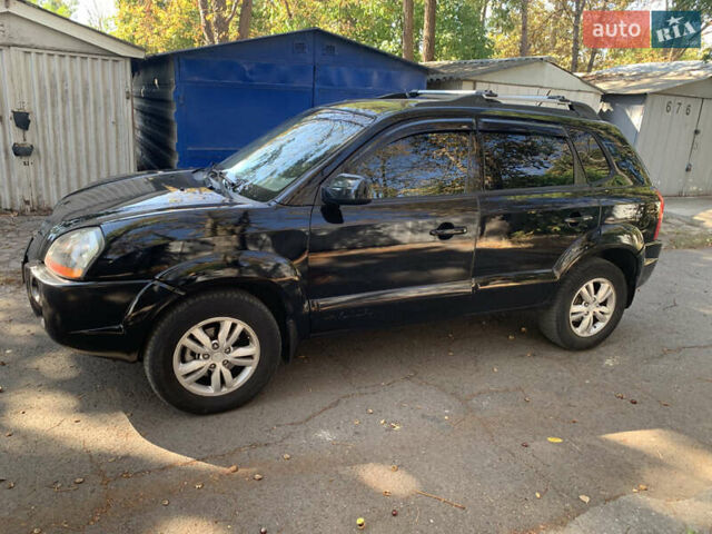 Черный Хендай Туксон, объемом двигателя 1.98 л и пробегом 260 тыс. км за 7777 $, фото 2 на Automoto.ua
