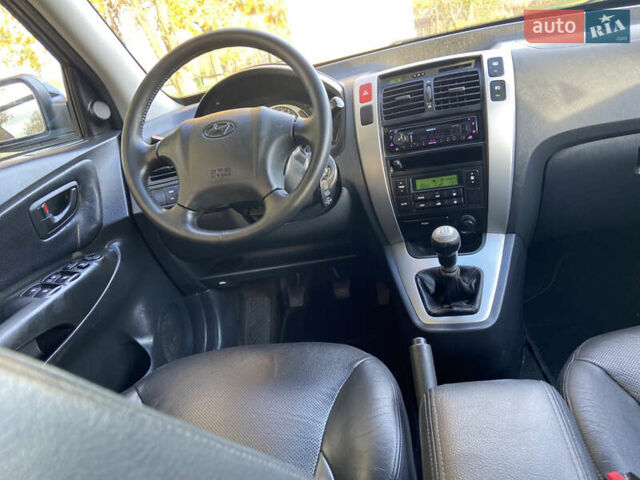 Хендай Туксон 2008 у Рівному на Automoto.ua Чорний Хендай Туксон, об'ємом двигуна 2 л та пробігом 165 тис. км за 7800 $, фото 15 на Automoto.ua