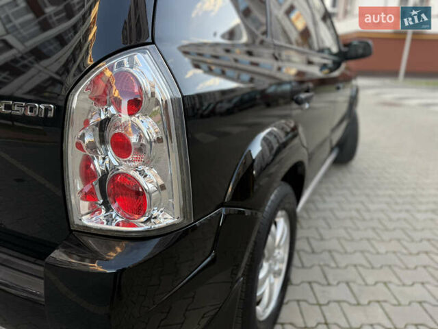 Чорний Хендай Туксон, об'ємом двигуна 2 л та пробігом 156 тис. км за 7850 $, фото 29 на Automoto.ua