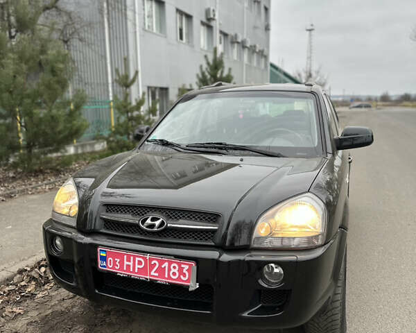Черный Хендай Туксон, объемом двигателя 2 л и пробегом 136 тыс. км за 8500 $, фото 2 на Automoto.ua