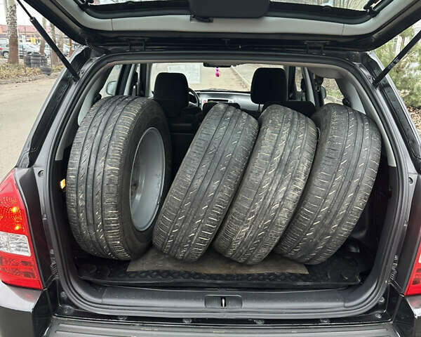 Черный Хендай Туксон, объемом двигателя 2 л и пробегом 136 тыс. км за 8500 $, фото 30 на Automoto.ua