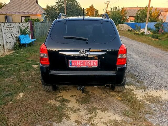 Черный Хендай Туксон, объемом двигателя 2 л и пробегом 175 тыс. км за 8300 $, фото 4 на Automoto.ua