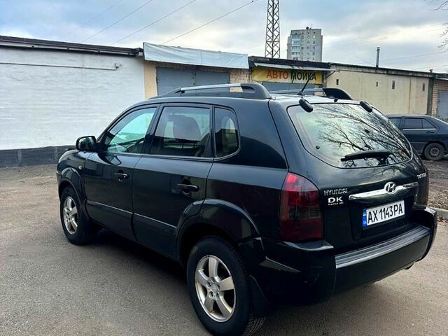 Черный Хендай Туксон, объемом двигателя 2 л и пробегом 215 тыс. км за 6700 $, фото 5 на Automoto.ua
