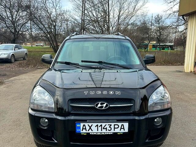 Черный Хендай Туксон, объемом двигателя 2 л и пробегом 215 тыс. км за 6700 $, фото 1 на Automoto.ua