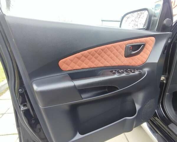 Черный Хендай Туксон, объемом двигателя 1.98 л и пробегом 214 тыс. км за 7700 $, фото 13 на Automoto.ua