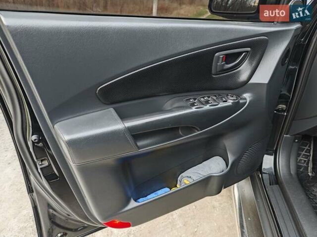 Черный Хендай Туксон, объемом двигателя 2 л и пробегом 182 тыс. км за 9000 $, фото 6 на Automoto.ua