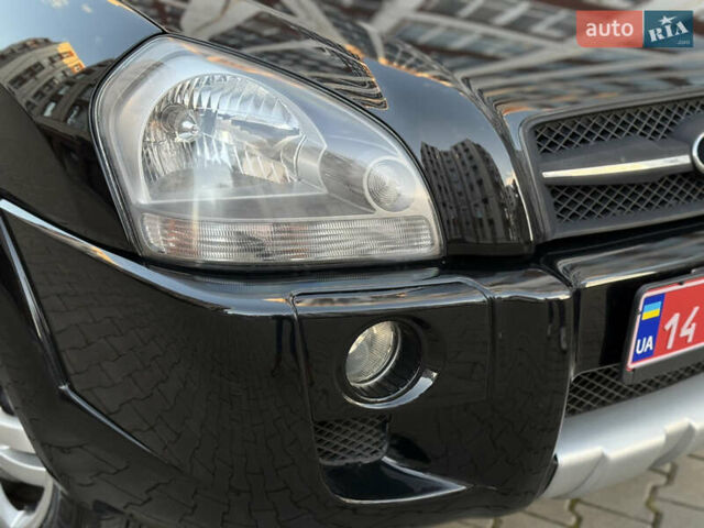 Чорний Хендай Туксон, об'ємом двигуна 2 л та пробігом 156 тис. км за 7850 $, фото 43 на Automoto.ua