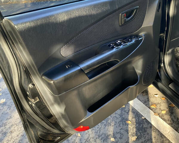 Черный Хендай Туксон, объемом двигателя 1.98 л и пробегом 218 тыс. км за 7200 $, фото 17 на Automoto.ua