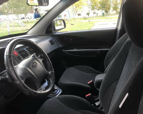 Черный Хендай Туксон, объемом двигателя 1.98 л и пробегом 256 тыс. км за 8200 $, фото 6 на Automoto.ua