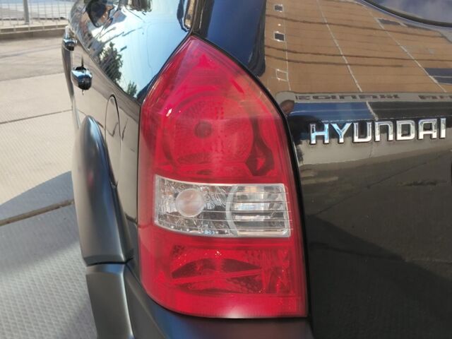 Черный Хендай Туксон, объемом двигателя 2 л и пробегом 82 тыс. км за 7490 $, фото 5 на Automoto.ua