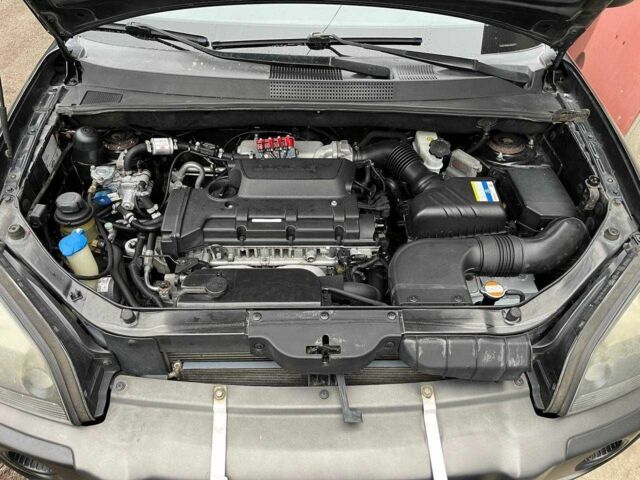 Черный Хендай Туксон, объемом двигателя 2 л и пробегом 270 тыс. км за 7600 $, фото 2 на Automoto.ua