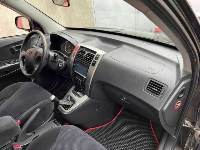 Черный Хендай Туксон, объемом двигателя 2 л и пробегом 270 тыс. км за 7600 $, фото 7 на Automoto.ua