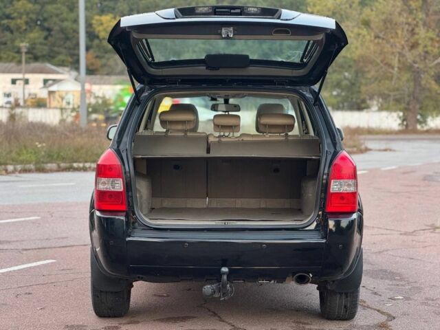 Черный Хендай Туксон, объемом двигателя 2 л и пробегом 353 тыс. км за 6800 $, фото 7 на Automoto.ua