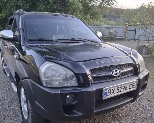 Черный Хендай Туксон, объемом двигателя 2 л и пробегом 197 тыс. км за 8000 $, фото 2 на Automoto.ua