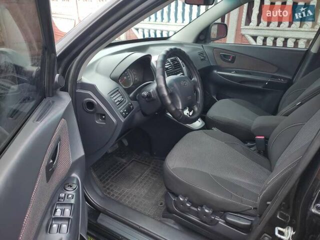 Черный Хендай Туксон, объемом двигателя 2 л и пробегом 237 тыс. км за 7500 $, фото 20 на Automoto.ua