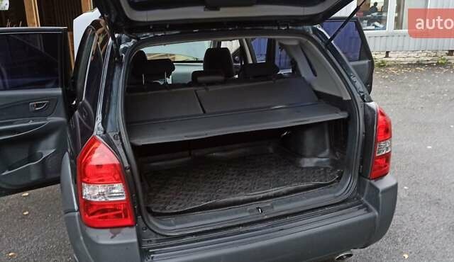 Хендай Туксон 2008 у Харкові на Automoto.ua Чорний Хендай Туксон, об'ємом двигуна 1.99 л та пробігом 188 тис. км за 8800 $, фото 15 на Automoto.ua