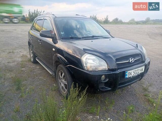 Черный Хендай Туксон, объемом двигателя 1.99 л и пробегом 239 тыс. км за 7700 $, фото 1 на Automoto.ua