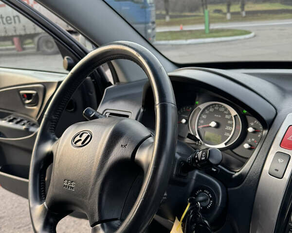 Черный Хендай Туксон, объемом двигателя 2 л и пробегом 210 тыс. км за 7850 $, фото 32 на Automoto.ua