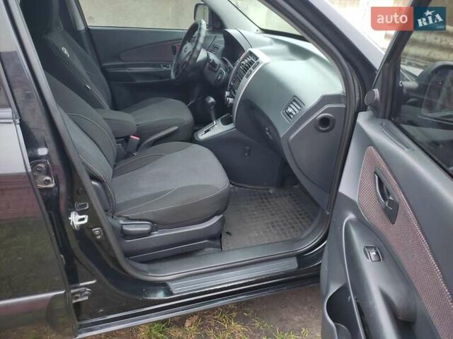 Черный Хендай Туксон, объемом двигателя 2 л и пробегом 237 тыс. км за 7500 $, фото 14 на Automoto.ua