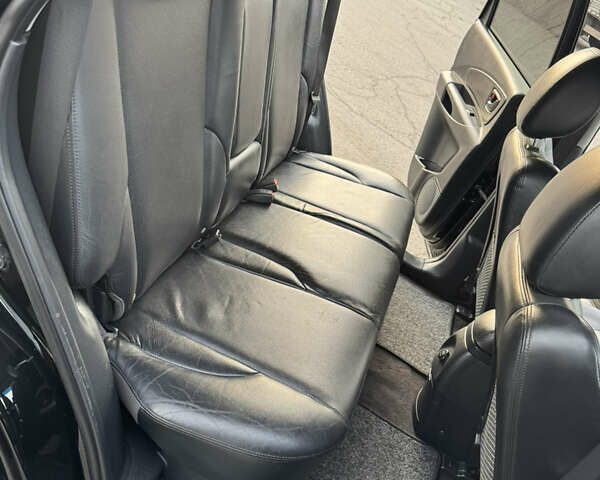 Черный Хендай Туксон, объемом двигателя 2 л и пробегом 210 тыс. км за 7850 $, фото 34 на Automoto.ua