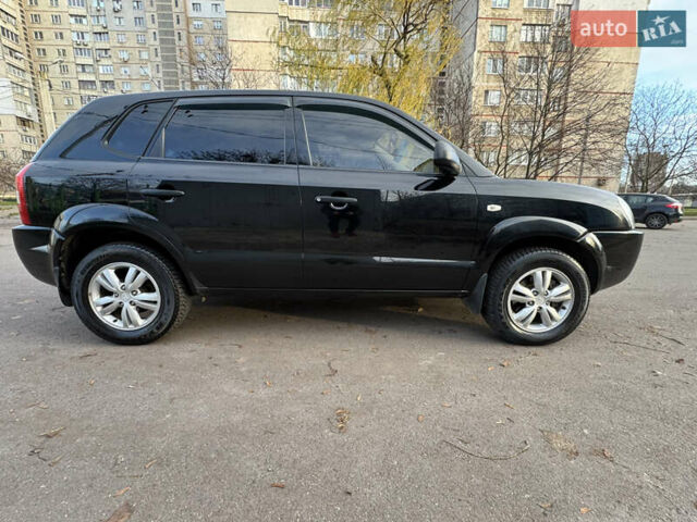 Черный Хендай Туксон, объемом двигателя 1.98 л и пробегом 196 тыс. км за 7999 $, фото 9 на Automoto.ua