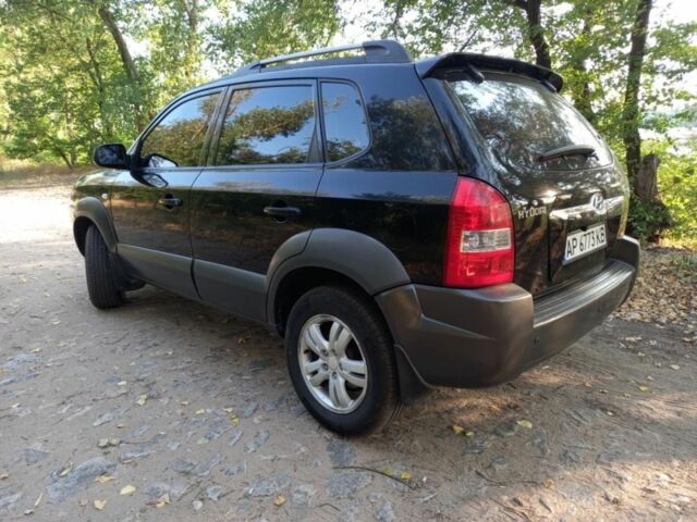 Чорний Хендай Туксон, об'ємом двигуна 2 л та пробігом 270 тис. км за 8000 $, фото 2 на Automoto.ua