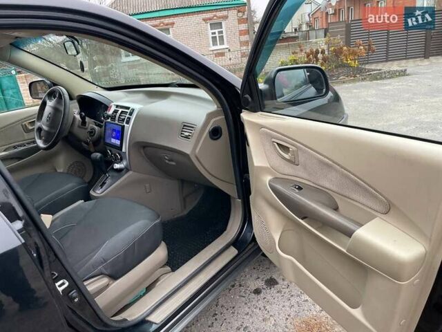 Черный Хендай Туксон, объемом двигателя 1.98 л и пробегом 290 тыс. км за 7000 $, фото 4 на Automoto.ua