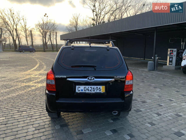 Черный Хендай Туксон, объемом двигателя 2 л и пробегом 212 тыс. км за 7600 $, фото 4 на Automoto.ua