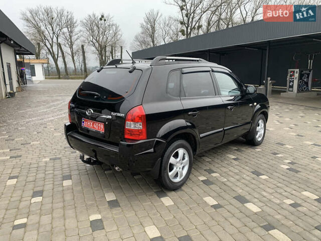 Черный Хендай Туксон, объемом двигателя 2 л и пробегом 198 тыс. км за 7500 $, фото 1 на Automoto.ua