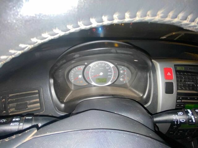 Черный Хендай Туксон, объемом двигателя 2 л и пробегом 136 тыс. км за 2500 $, фото 6 на Automoto.ua