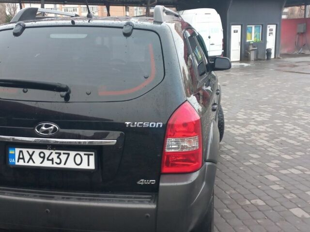 Черный Хендай Туксон, объемом двигателя 2 л и пробегом 200 тыс. км за 8300 $, фото 5 на Automoto.ua